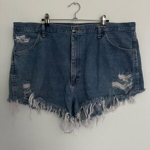 Woman’s Sz 20 | Distressed Denim Shorts